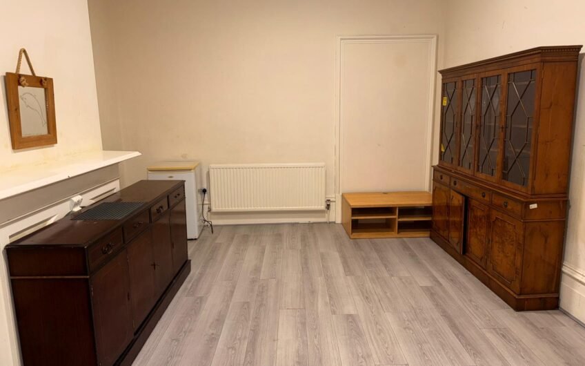 For Rent, Well-Presented Modern 2-Bedrooms Flat with Parking – In Dunstable LU6!!!