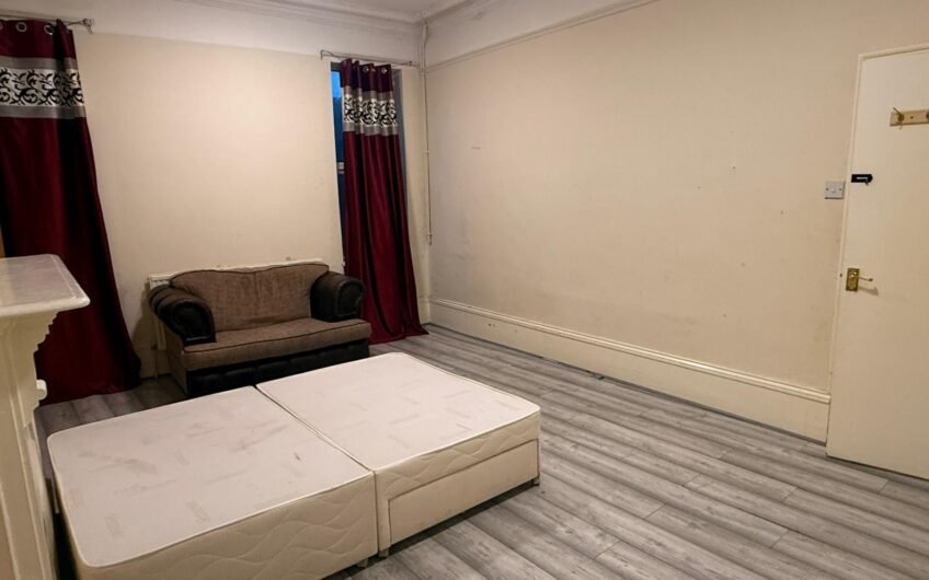 For Rent, Well-Presented Modern 2-Bedrooms Flat with Parking – In Dunstable LU6!!!