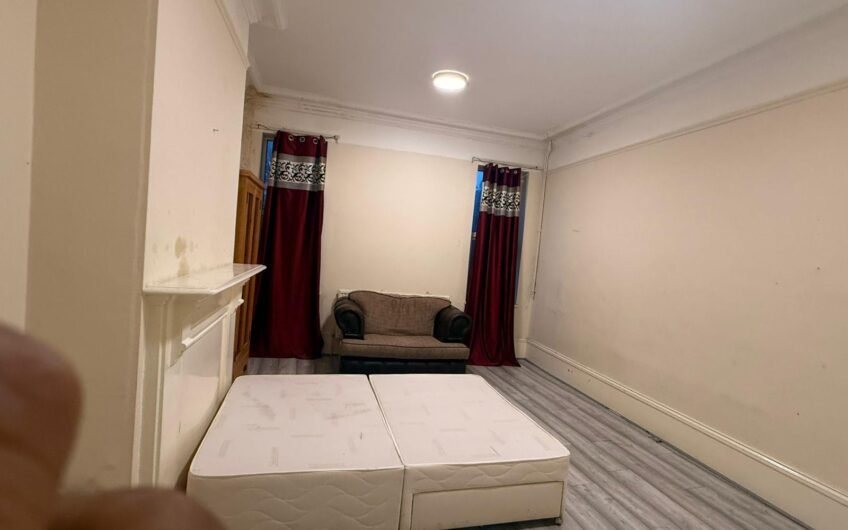 For Rent, Well-Presented Modern 2-Bedrooms Flat with Parking – In Dunstable LU6!!!