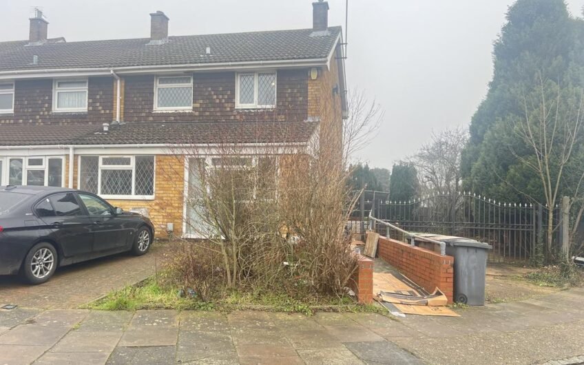 Spacious 4-Bedrooms Family Home with Driveway Parking in Luton LU4!!!