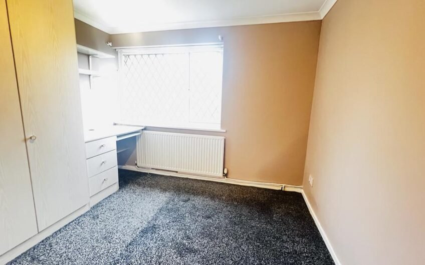 Spacious 4-Bedrooms Family Home with Driveway Parking in Luton LU4!!!