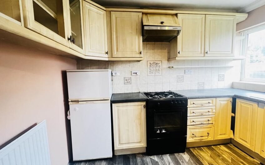 Spacious 4-Bedrooms Family Home with Driveway Parking in Luton LU4!!!