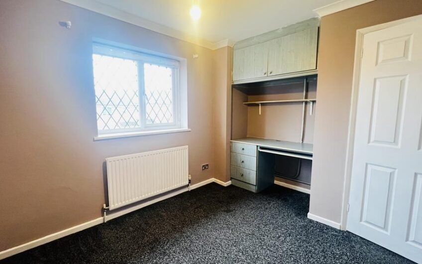 Spacious 4-Bedrooms Family Home with Driveway Parking in Luton LU4!!!