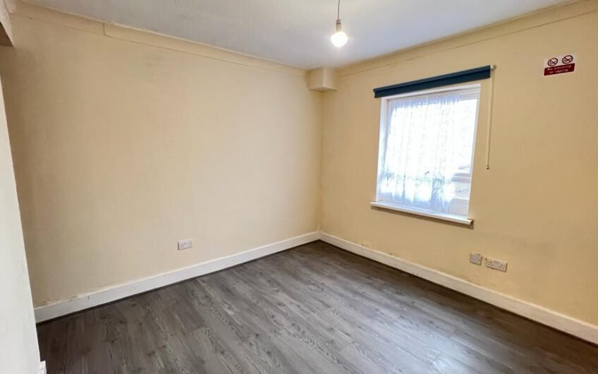 For Rent, Spacious Terraced House with 3- En-Suite Rooms & Large Fitted Kitchen in Luton LU2!!!