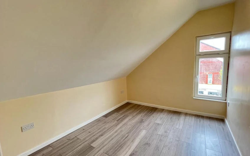 For Rent, Luxury Living, Newly Refurbished 4-Bedroom Flat in Central Dunstable LU6!!!