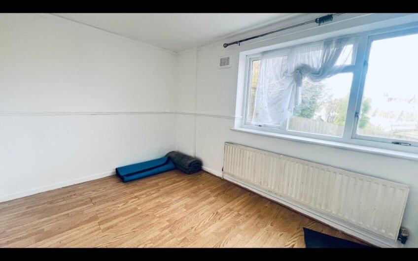 For Sale – Spacious 4-Bedroom Ground Floor Flat with Garden & Parking, in Luton LU1!!!