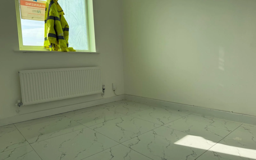 Elegant 4-Bedroom Townhouse for Sale with Private Garden & Driveway – Central Luton LU1!!!