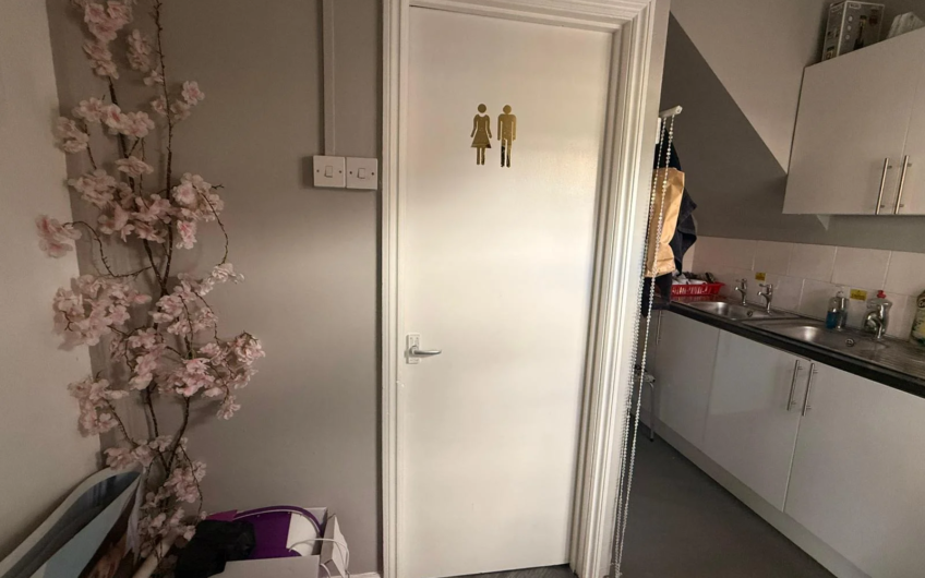 High-Visibility Corner Shop for Rent, Perfect for Any Business in Northampton NN4!!