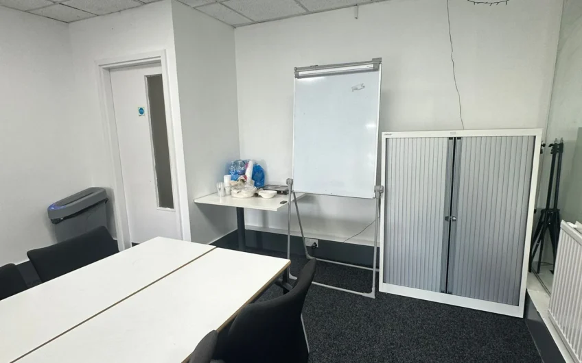 Just Bring Your Team! Fully Furnished Office Available for rent in Luton LU1!!!