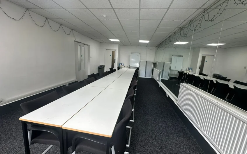 Just Bring Your Team! Fully Furnished Office Available for rent in Luton LU1!!!