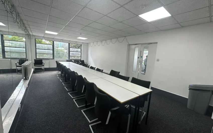 Just Bring Your Team! Fully Furnished Office Available for rent in Luton LU1!!!