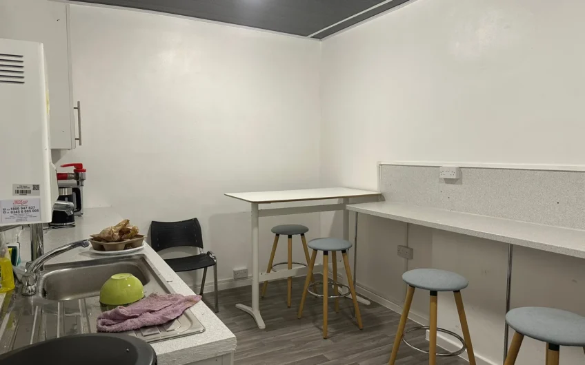 Just Bring Your Team! Fully Furnished Office Available for rent in Luton LU1!!!