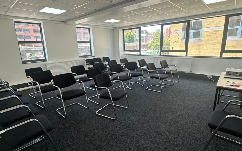 Just Bring Your Team! Fully Furnished Office Available for rent in Luton LU1!!!