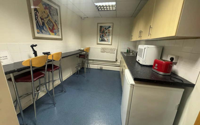 For Rent, Elevate Your Business in a Modern 2nd Floor Office Suite – Crystal House, Luton LU1!!!