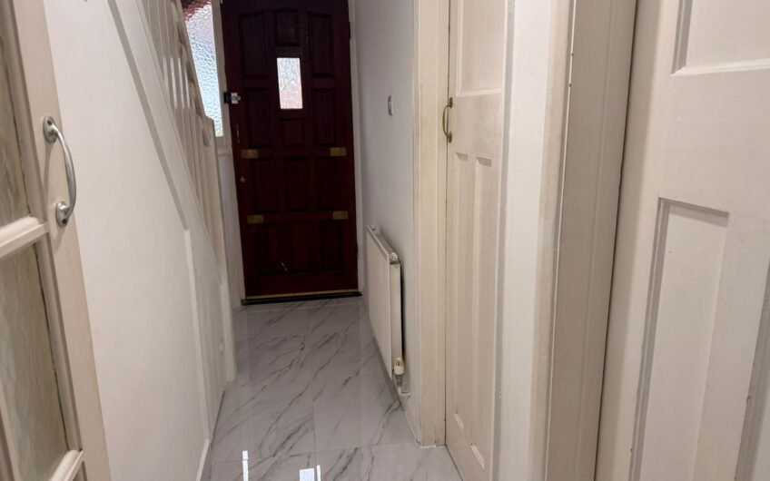 For Rent, Beautiful 3-Bedroom Home with Front & Rear Gardens – Ideal Family Living in Luton LU2!!!