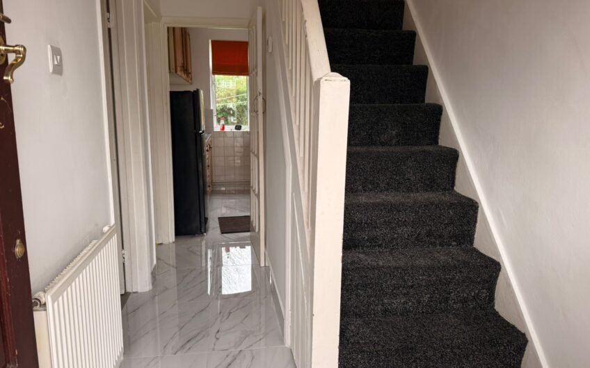 For Rent, Beautiful 3-Bedroom Home with Front & Rear Gardens – Ideal Family Living in Luton LU2!!!