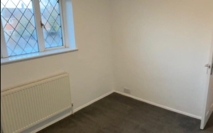 For Rent, Well-Presented Two-Bedroom Semi-Detached House with Garden & Parking in Luton LU3!!!