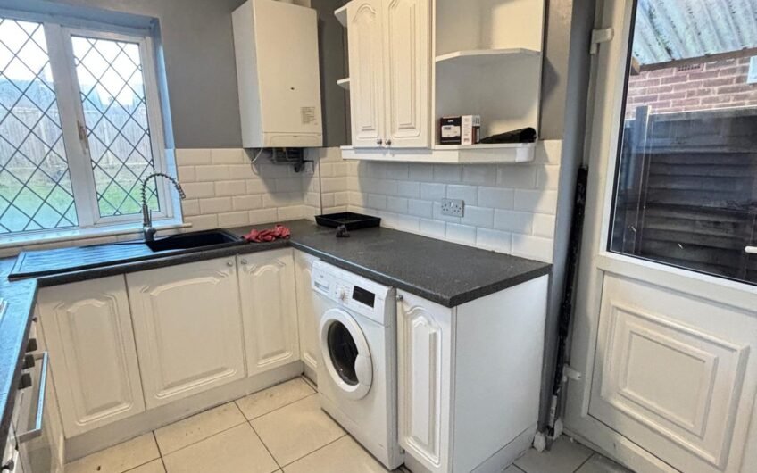 For Rent, Well-Presented Two-Bedroom Semi-Detached House with Garden & Parking in Luton LU3!!!