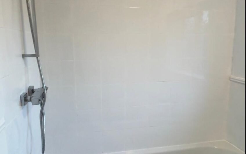 For Rent, Well-Presented Two-Bedroom Semi-Detached House with Garden & Parking in Luton LU3!!!