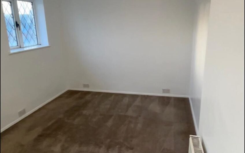 For Rent, Well-Presented Two-Bedroom Semi-Detached House with Garden & Parking in Luton LU3!!!