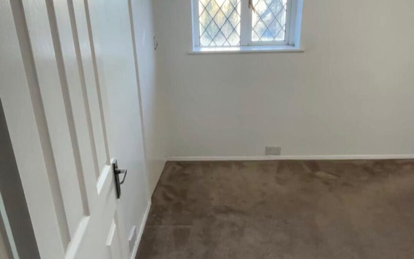 For Rent, Well-Presented Two-Bedroom Semi-Detached House with Garden & Parking in Luton LU3!!!