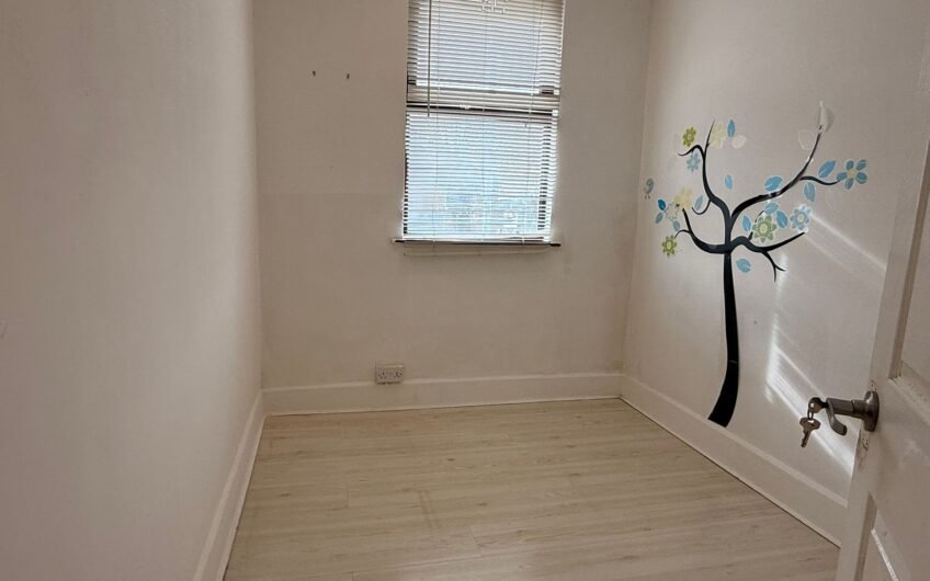 For Rent, Spacious 3-Bedroom Terraced House with Open-Plan Living in Luton, LU2!!!