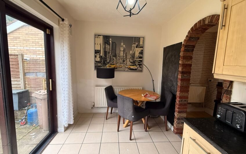 For Rent, Spacious 3-Bedroom Terraced House with Open-Plan Living in Luton, LU2!!!