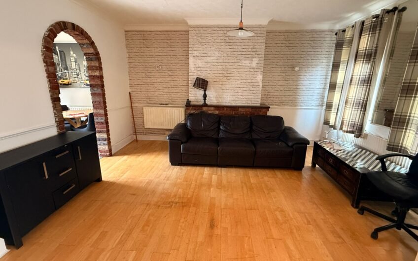 For Rent, Spacious 3-Bedroom Terraced House with Open-Plan Living in Luton, LU2!!!