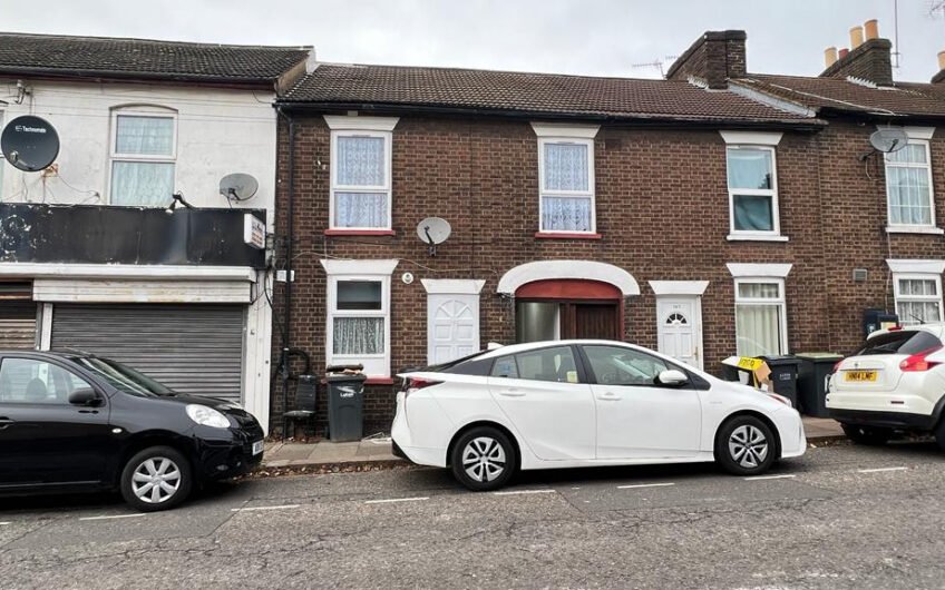 For Rent, Spacious En-Suite Rooms & Large Fitted Kitchen in Luton LU2!!!