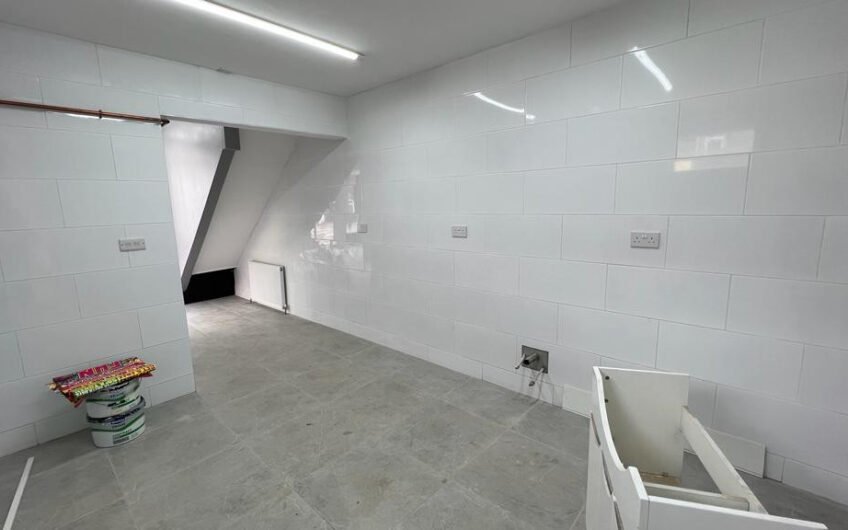 Newly Refurbished 791 Sq Ft Restaurant / Takeaway Unit To Let – High Street Dunstable LU6!!!