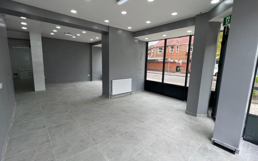 Newly Refurbished 791 Sq Ft Restaurant / Takeaway Unit To Let – High Street Dunstable LU6!!!