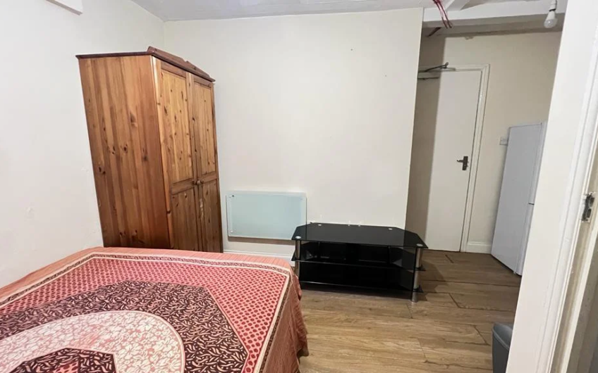 Well-Presented Studio in Prime Location Including All Bills In Luton, LU3!!!