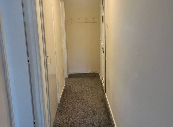 For Sale, Stylish 1-Bedroom Flat with Modern Shower Room & Fitted Kitchen in Luton LU2!!!