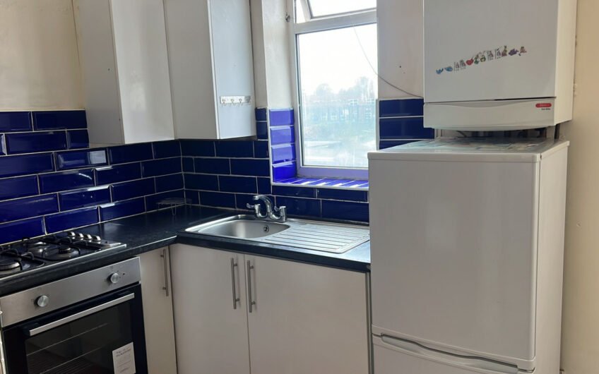 Available for sale, Fully Tenanted Semi-Commercial Freehold property with 1 Bedroom in LU4!!!