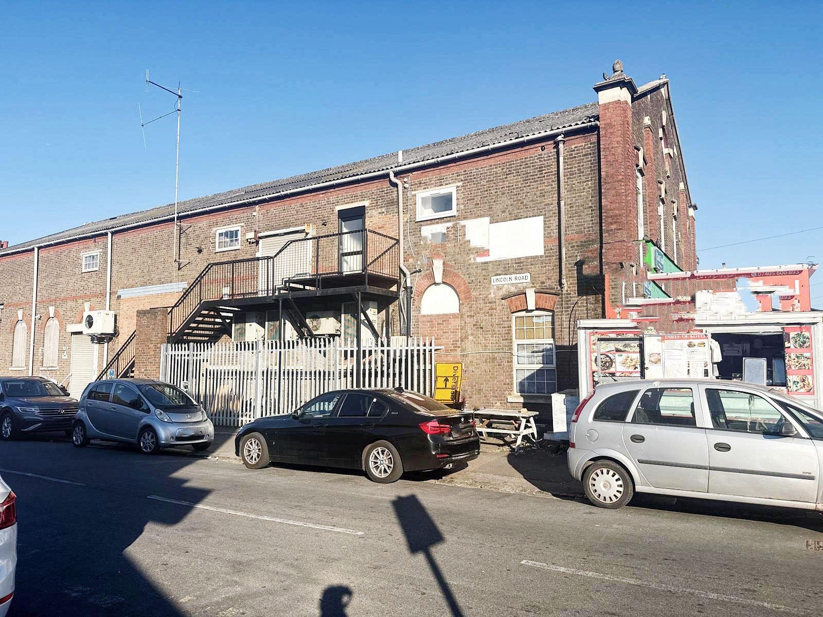 For Rent, Brand New Furnished Studio Flat with Fitted Kitchen in Luton LU4!!!