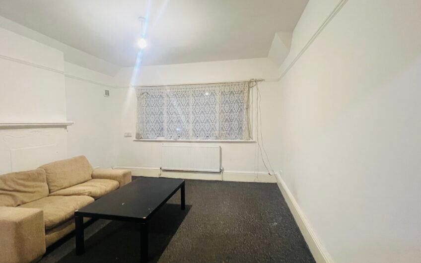 For Rent, Spacious 1-Bedroom Furnished Flat with Reception Room & Parking – In Marsh Road Luton LU3!!!