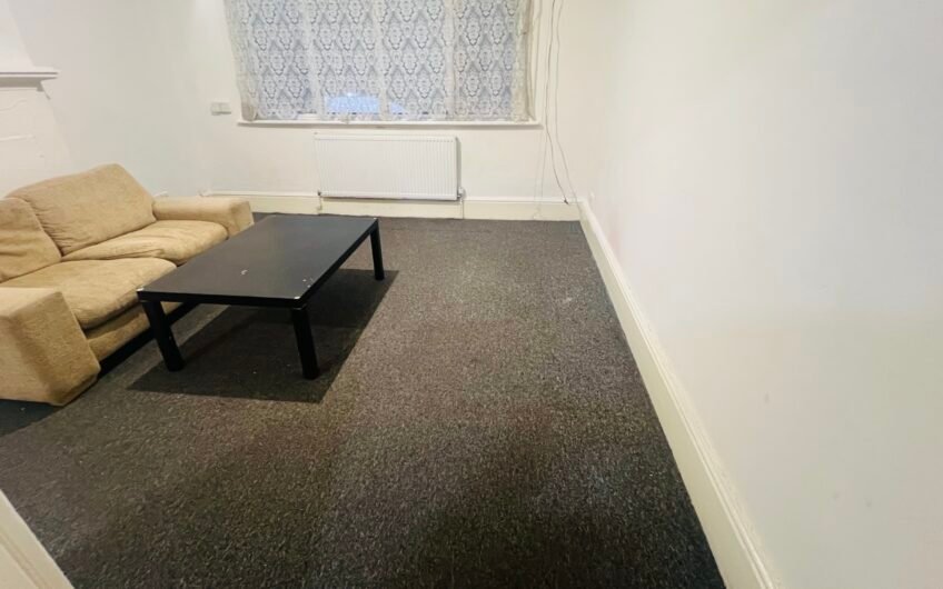 For Rent, Spacious 1-Bedroom Furnished Flat with Reception Room & Parking – In Marsh Road Luton LU3!!!