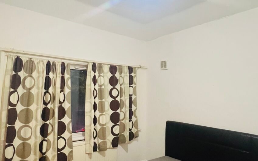 For Rent, Spacious 1-Bedroom Furnished Flat with Reception Room & Parking – In Marsh Road Luton LU3!!!
