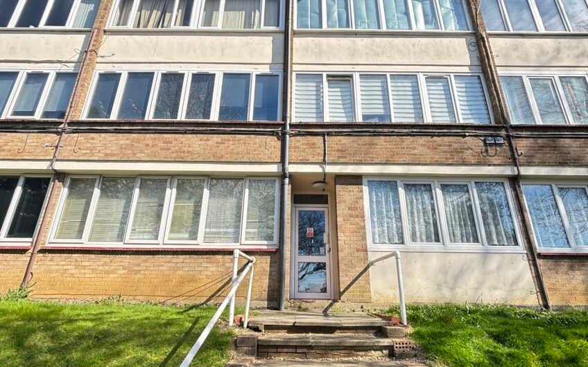 1-bedroom flat in prime Luton LU4 location – ideal for nurses and hospital staff, with allocated parking.