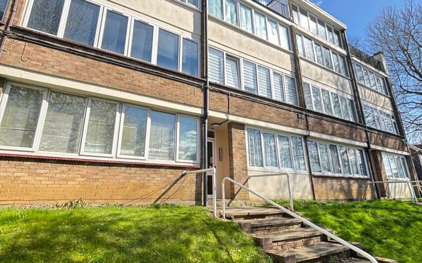 1-bedroom flat in prime Luton LU4 location – ideal for nurses and hospital staff, with allocated parking.