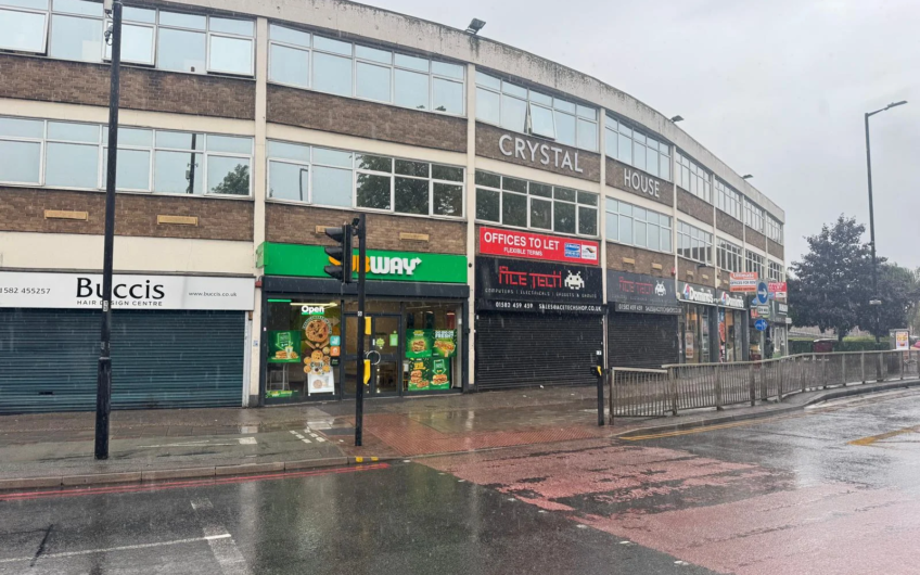 For Rent, Elevate Your Business in a Modern 2nd Floor Office Suite – Crystal House, Luton