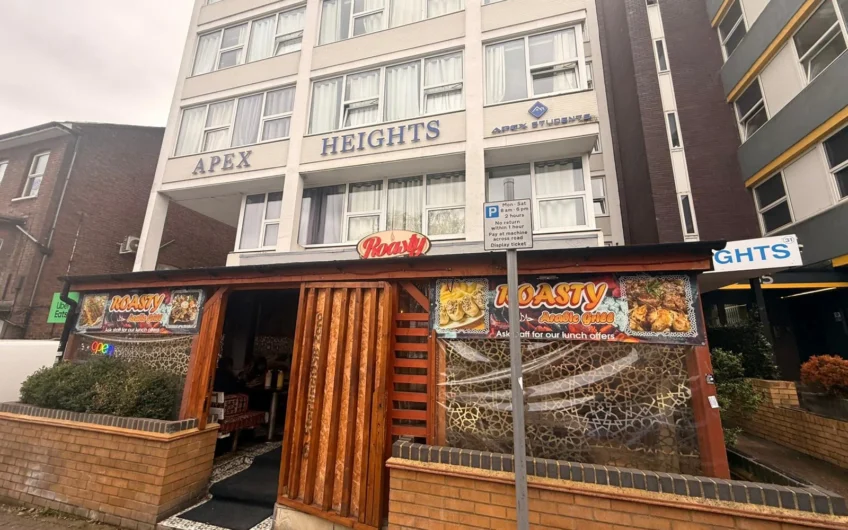 Fully Equipped Turnkey Café for Sale on Prime Upper George Street, Luton LU1!!!