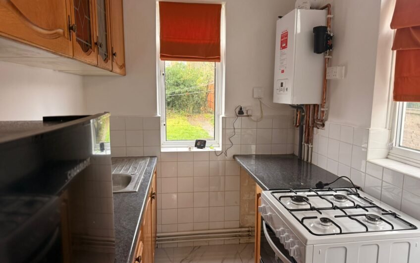 For Rent, Beautiful 3-Bedroom Home with Front & Rear Gardens – Ideal Family Living in Luton LU2!!!