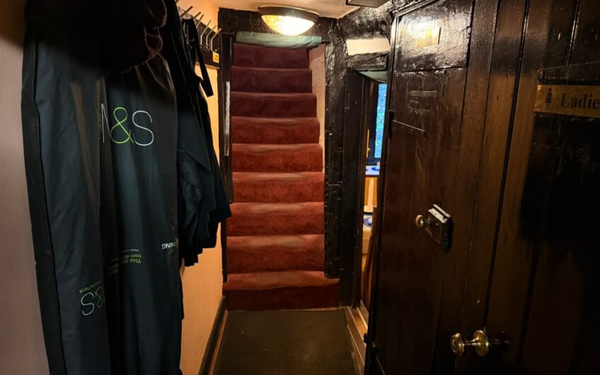 Established Indian & Bangladeshi Restaurant for Sale in Kings Langley WD4!!!