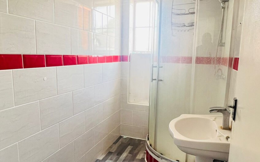 For Rent, Proudly Presents This Stylish 1-Bedroom Flat in the Heart of Dunstable LU6!!!.