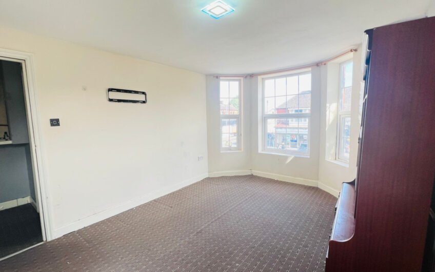 For Rent, Proudly Presents This Stylish 1-Bedroom Flat in the Heart of Dunstable LU6!!!.