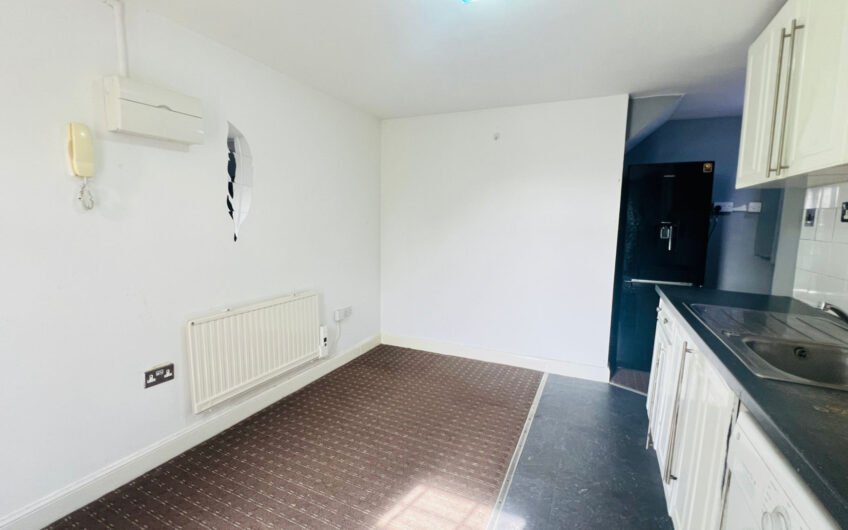 For Rent, Proudly Presents This Stylish 1-Bedroom Flat in the Heart of Dunstable LU6!!!.