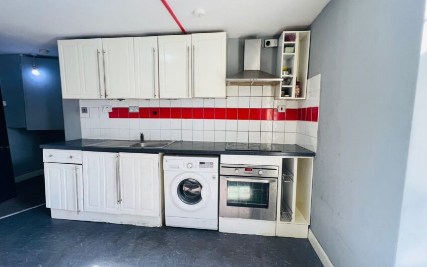 For Rent, Proudly Presents This Stylish 1-Bedroom Flat in the Heart of Dunstable LU6!!!.