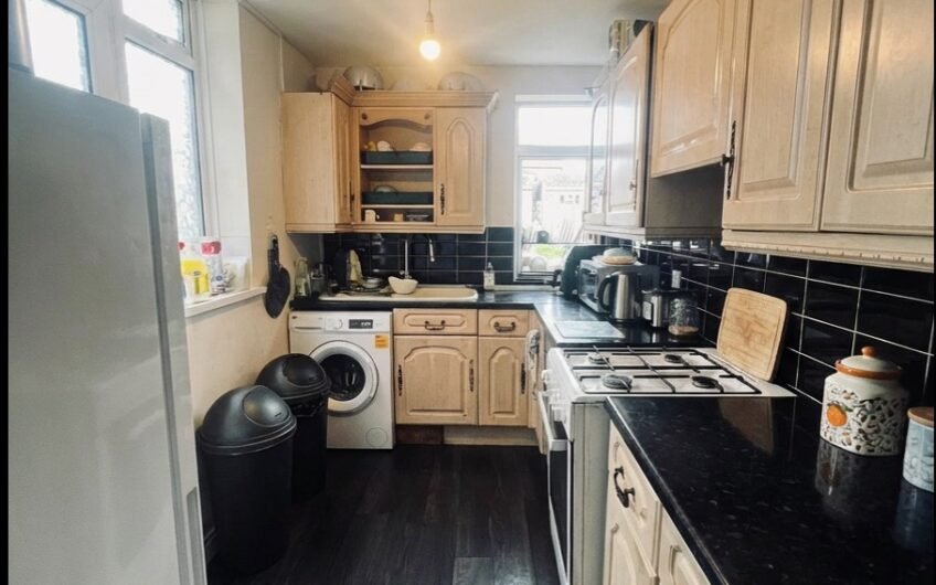 For Sale, Well-Presented 3-Bed Home with Large Outbuilding – Ideal Family Living in Luton LU3!!!