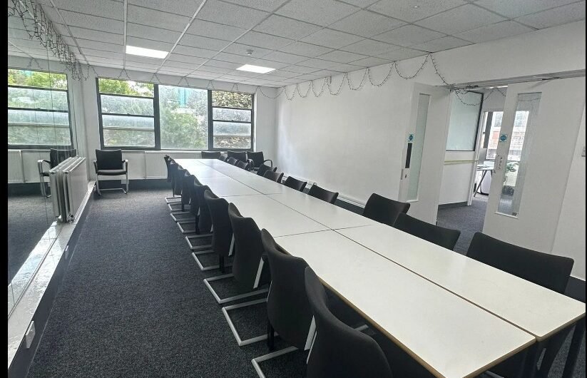 Just Bring Your Team! Fully Furnished Office Available for rent in Luton LU1!!!